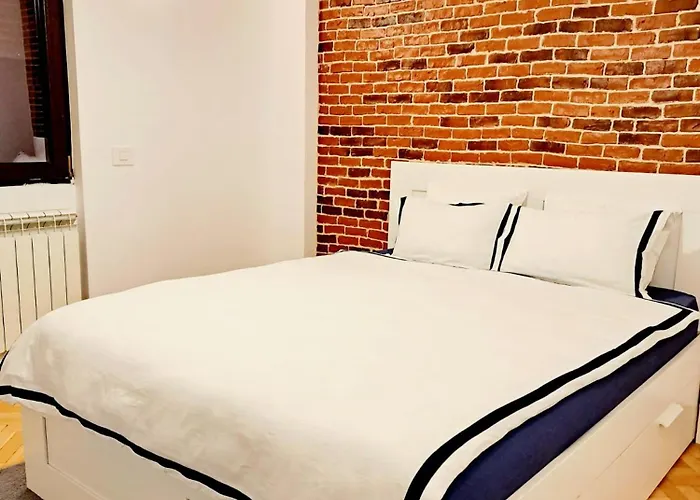 Classy With Parking In The Center *