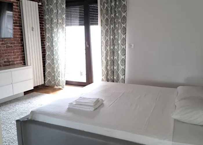 Classy With Parking In The Center Bukareszt