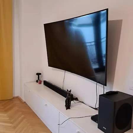 Classy With Parking In The Center Apartament *