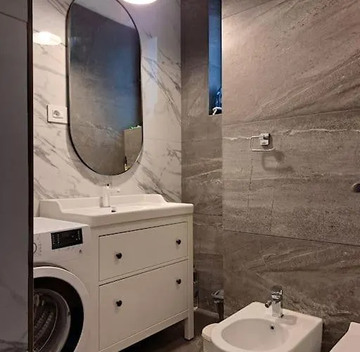 Classy With Parking In The Center Апартаменти Бухарест