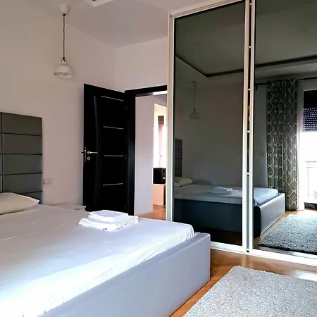 Classy With Parking In The Center Apartment *