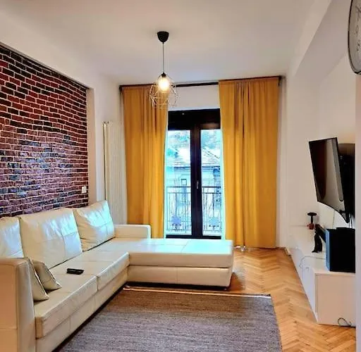 Classy With Parking In The Center Bucharest