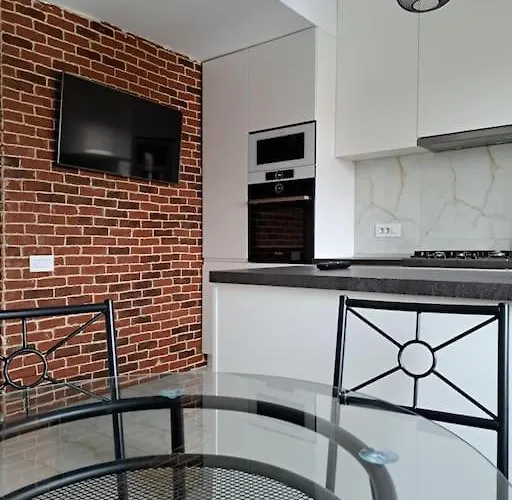 Classy With Parking In The Center Apartment