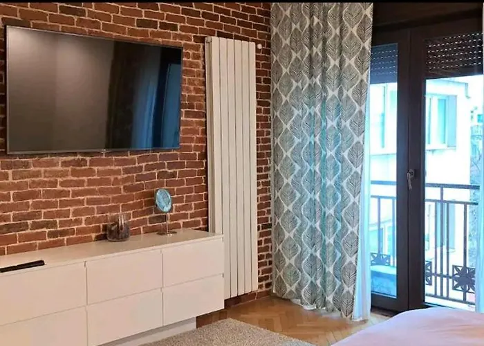 Classy With Parking In The Center Apartment